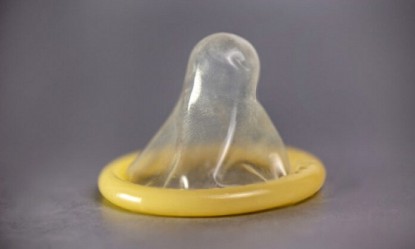 One Male Condom: Το πρώτο προφυλακτικό για το πρωκτικό σεξ εγκρίθηκε από τον FDA