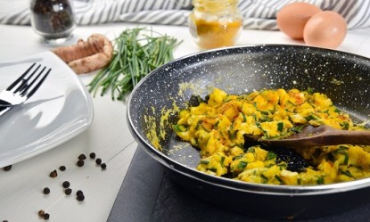 Scrambled eggs με κουρκουμά: το πιο υγιεινό και αντιφλεγμονώδες πρωινό