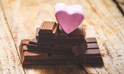 Πόσες σοκολάτες το μήνα κάνουν καλό στην καρδιά;