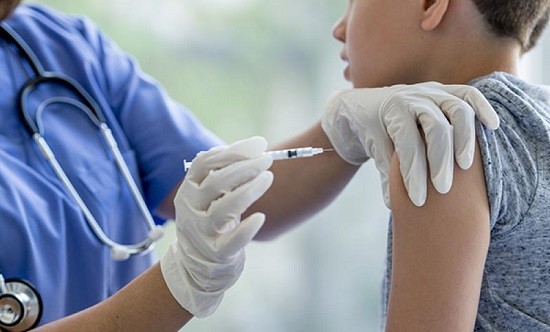 Εμβόλιο Covid στα παιδιά: Ποιες είναι οι παρενέργειες στις ηλικίες 3-17 ετών