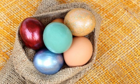 Πώς βάφουμε τα αυγά με φυσικά υλικά